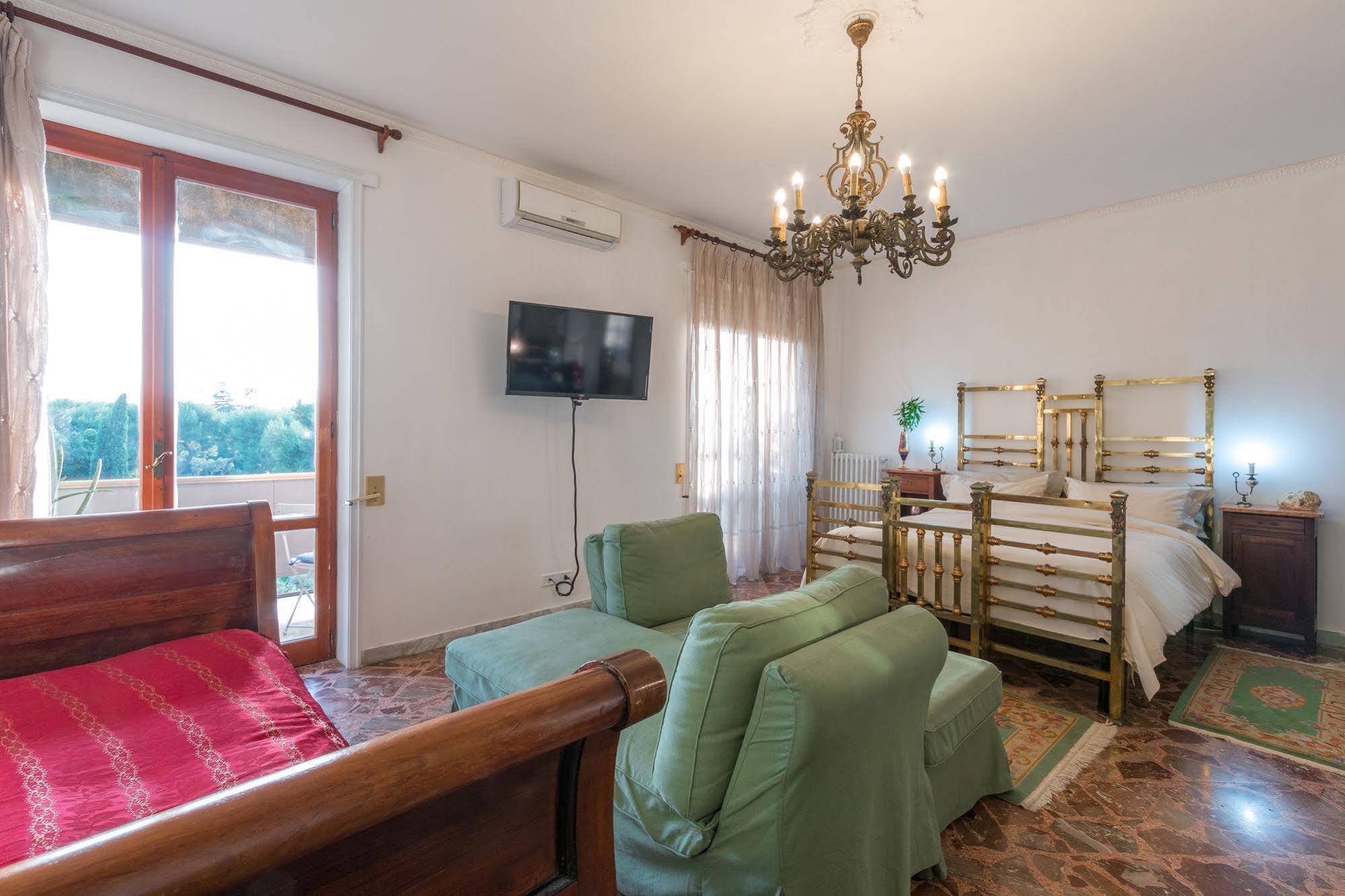 Larala' Bed & Breakfast เลชเช ภายนอก รูปภาพ
